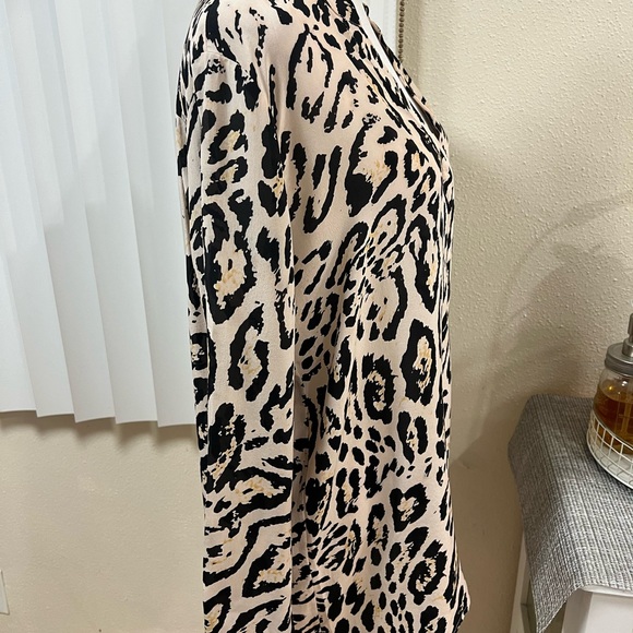 MARCIANO 100% silk blouse size S. Fits perfectly Medium. - Picture 11 of 13